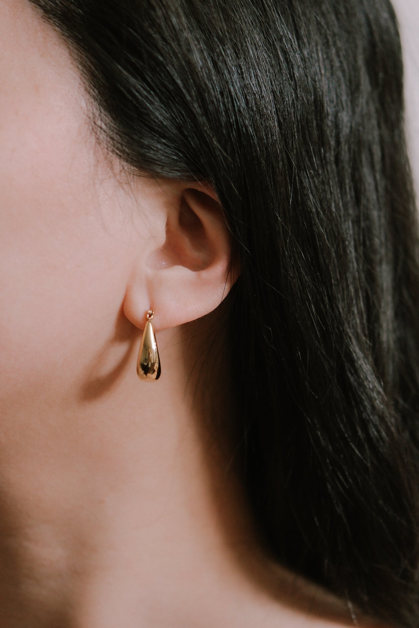 Curved Hoop Earrings | Gold