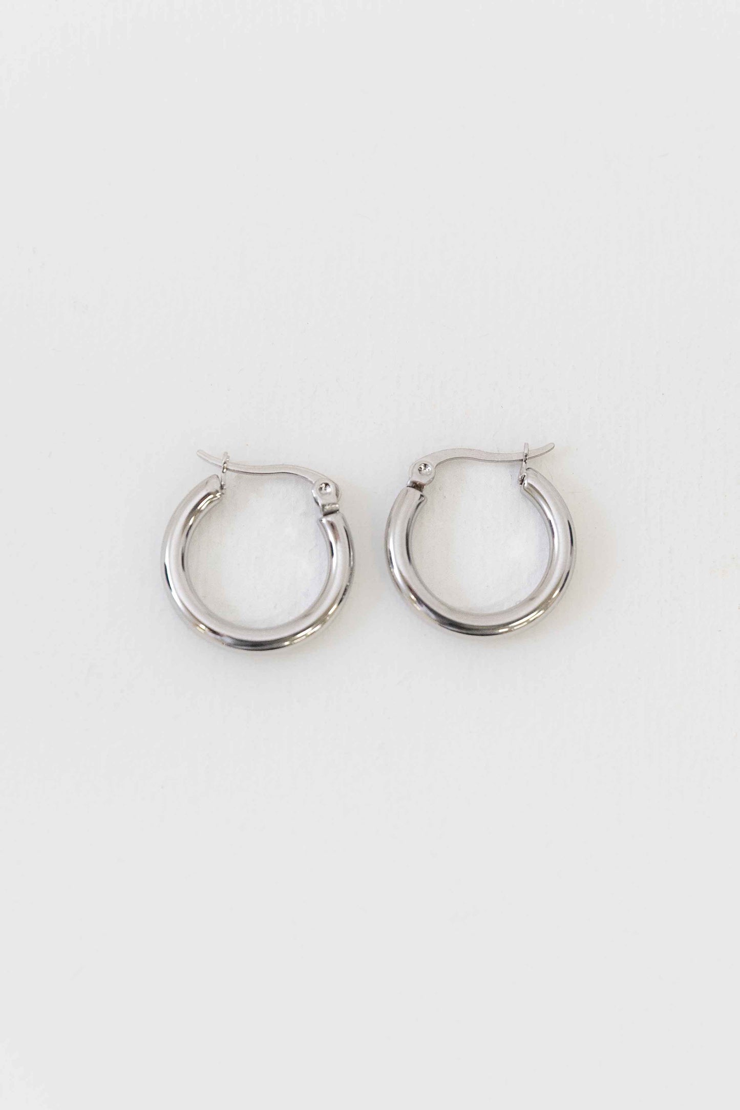 Classic Medium Hoop Earrings | Silver
