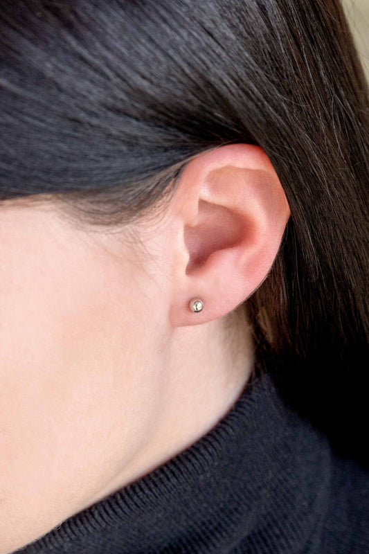 Round Stud Earrings (Sterling Silver)