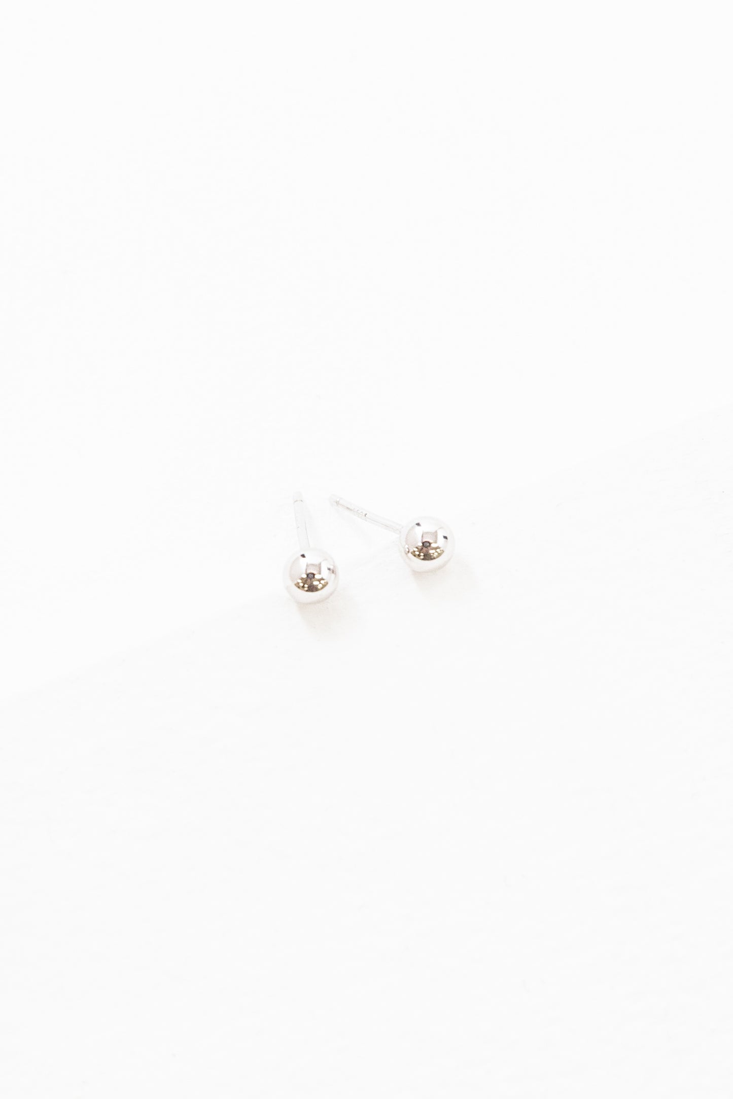 Round Stud Earrings (Sterling Silver)