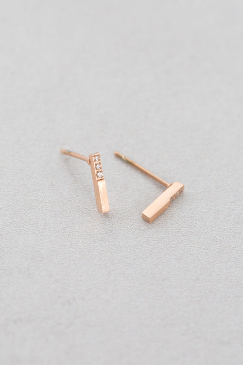 Bar Stud Earrings (14K)
