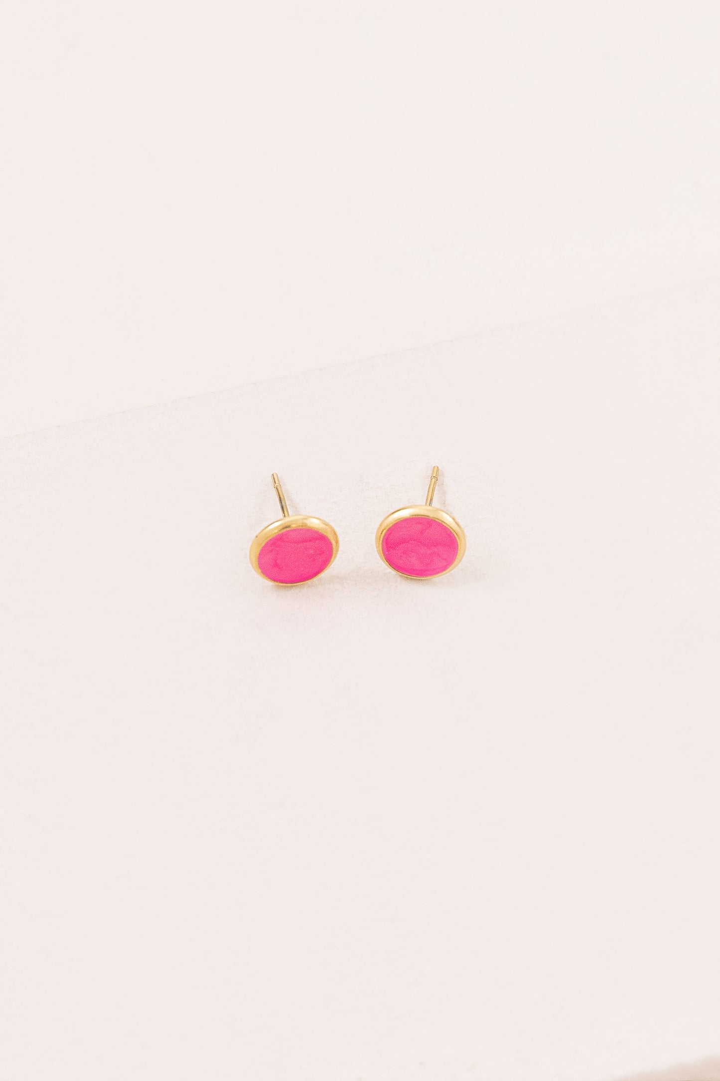 10mm Palette Earrings | Neon Pink (14K)