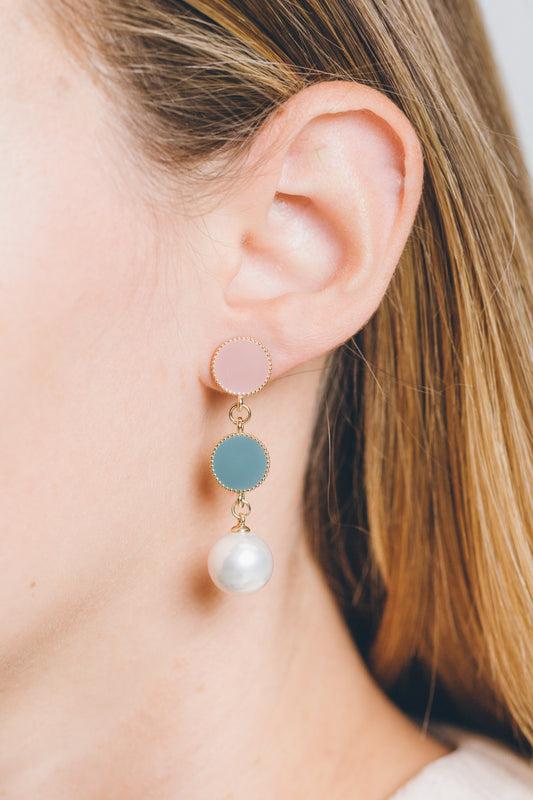 Round Moments of Pearl Earrings