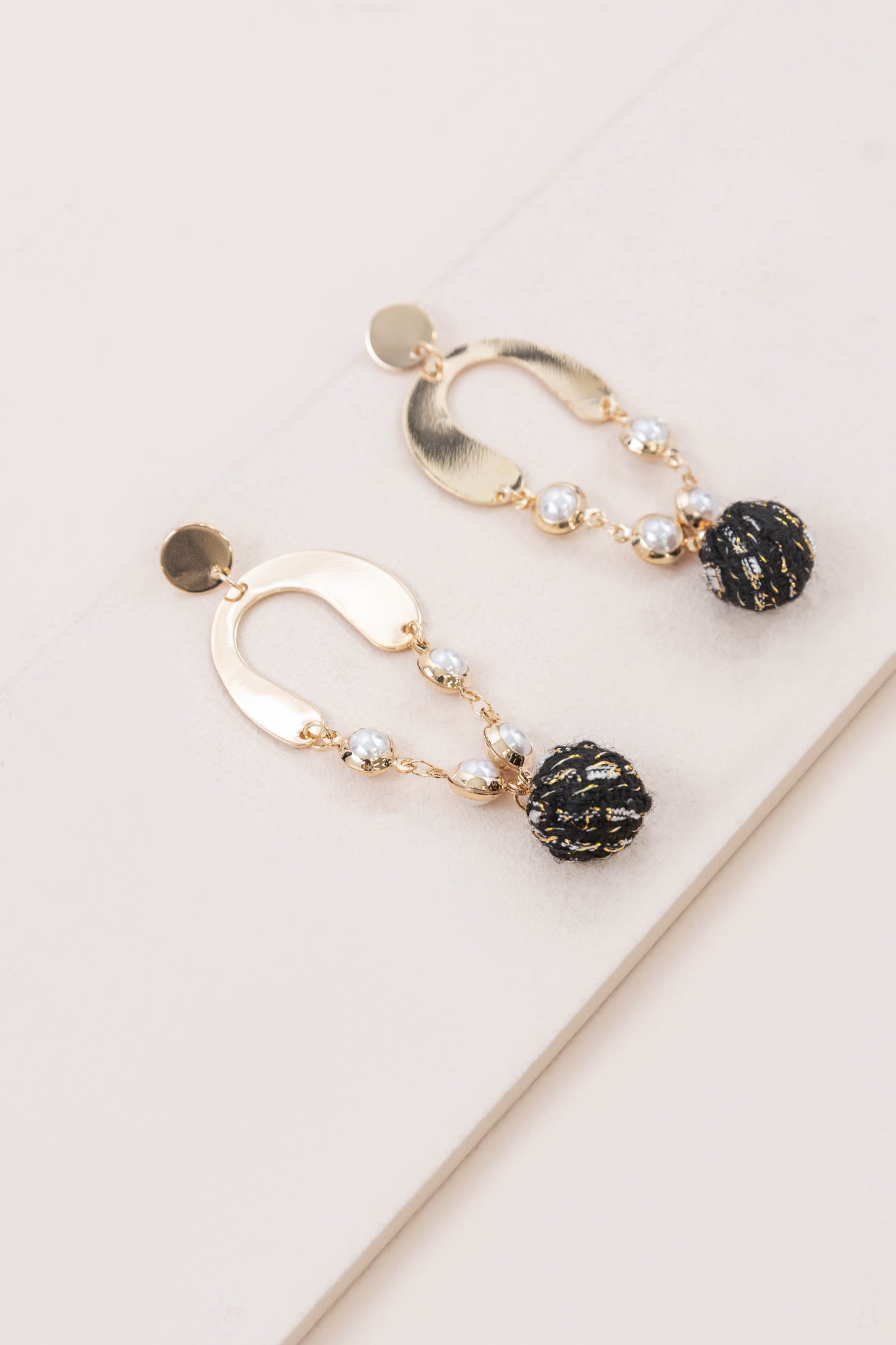 Won Over Twill Earrings | Black
