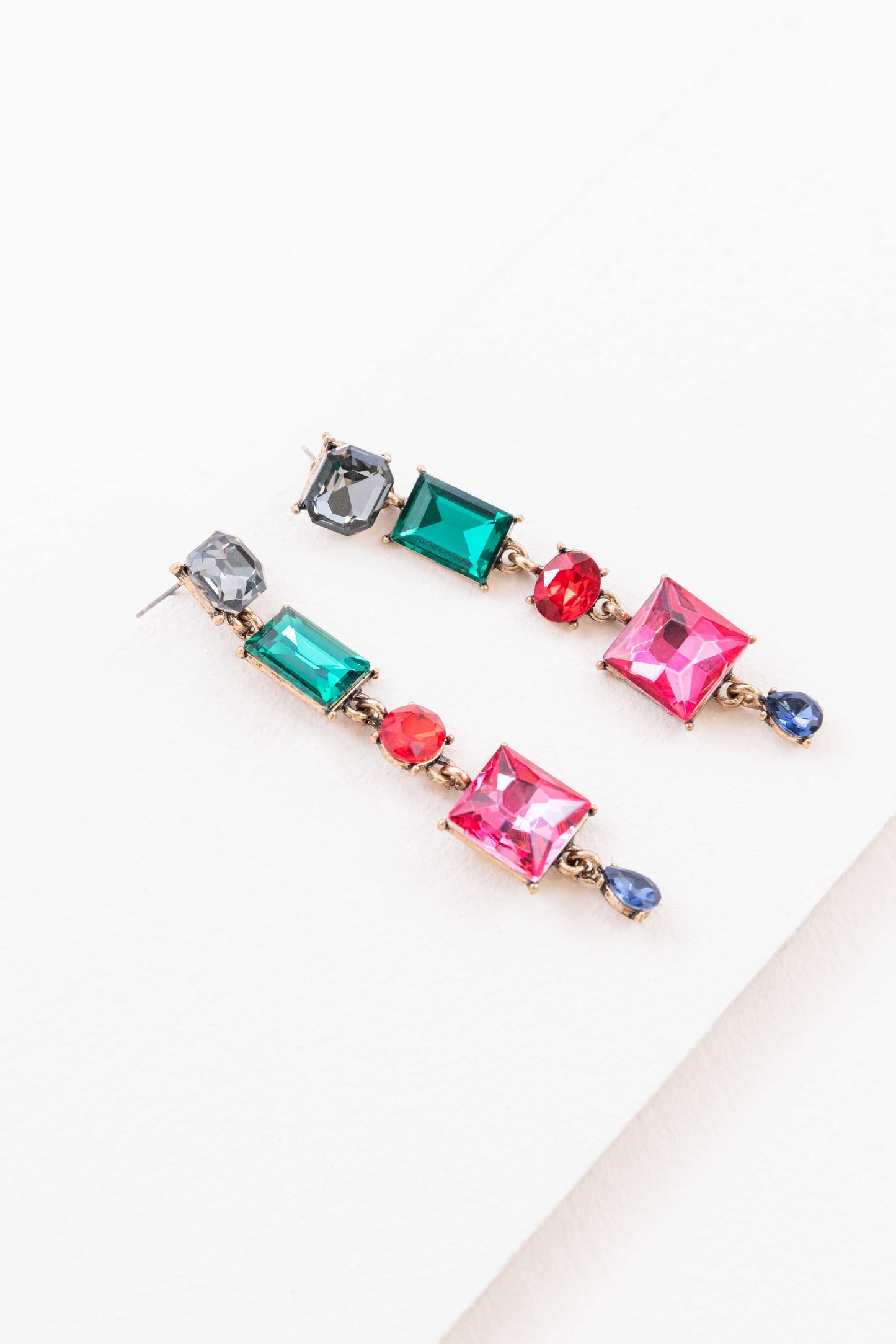 True Elegance Dangle Earrings | Magenta