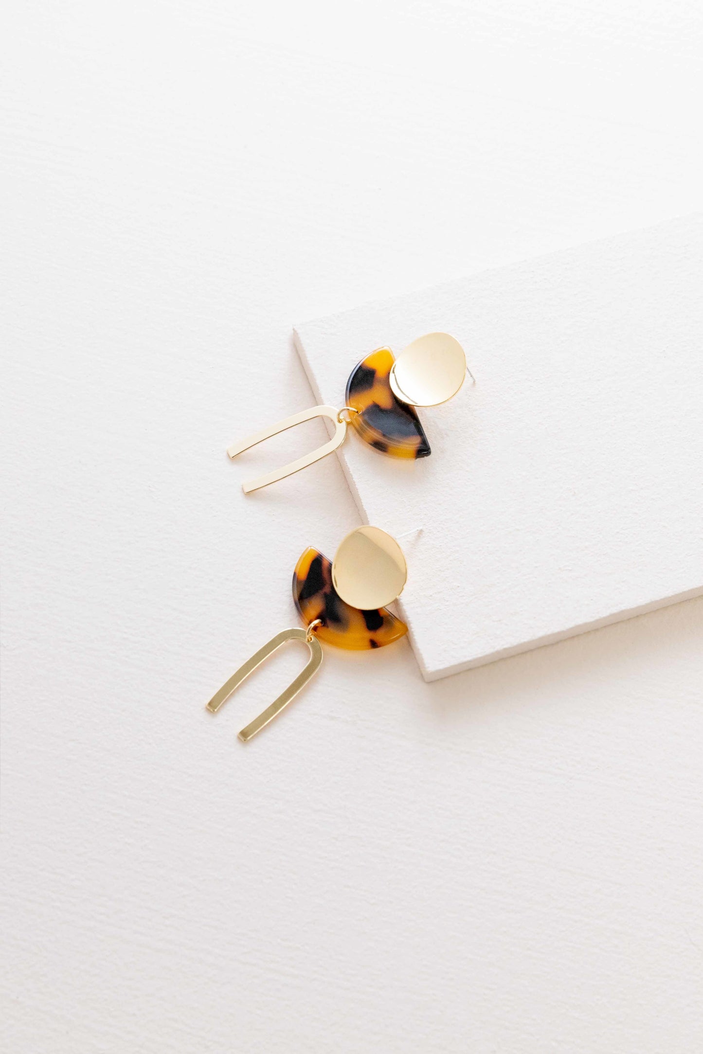 Modern Marble Arch Earrings | Tortoise (14K)