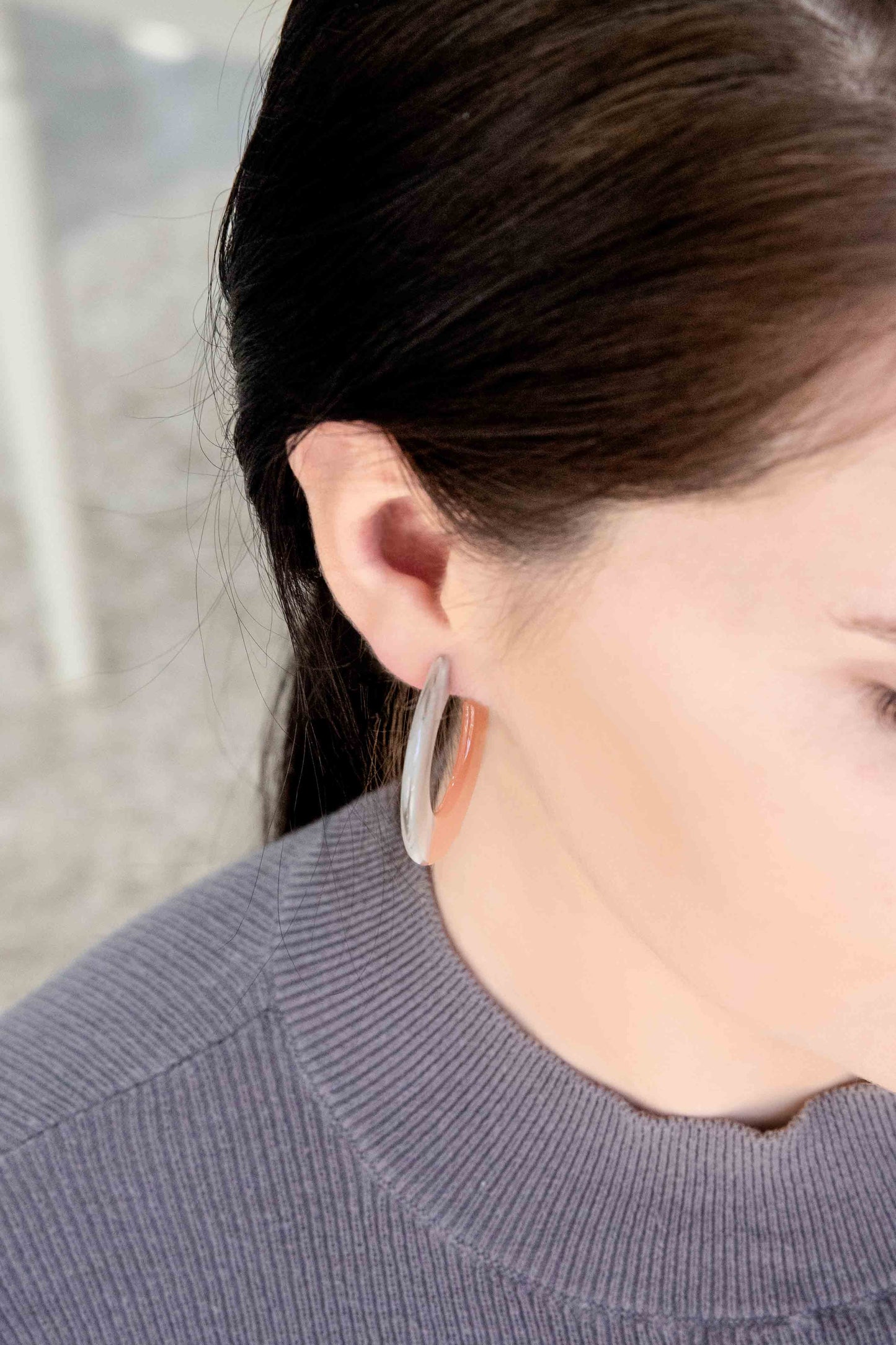 Ikuyo Resin Hoop Earrings | Salmon