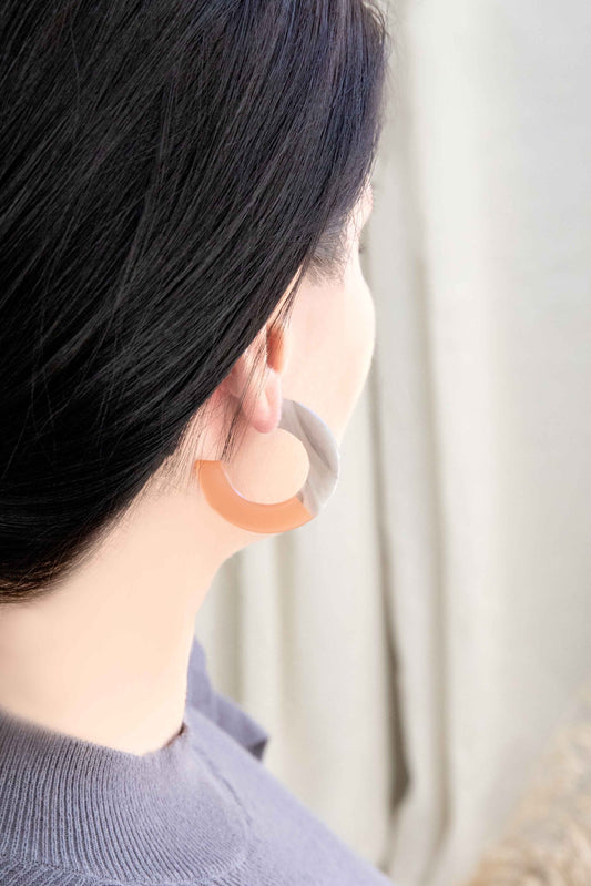 Ikuyo Resin Hoop Earrings | Salmon