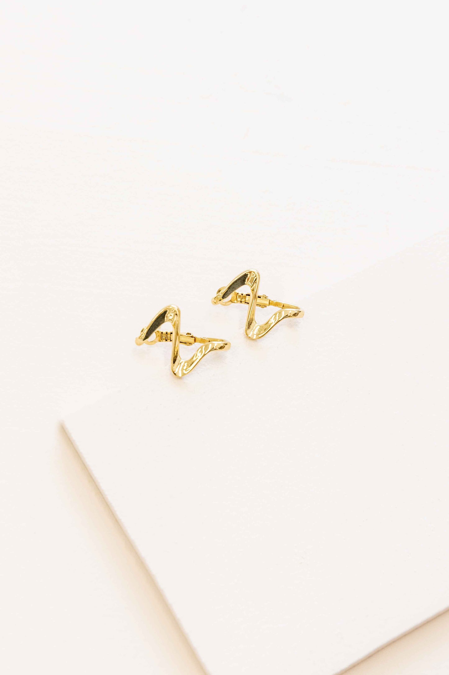 Too Wavy Hoop Earrings (14K)