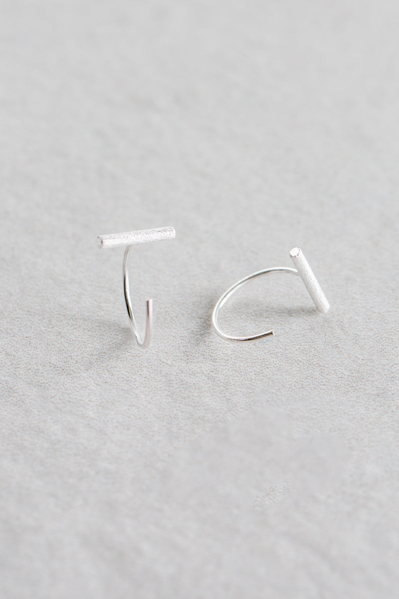 Bar Chase Hoop Earrings (14K)