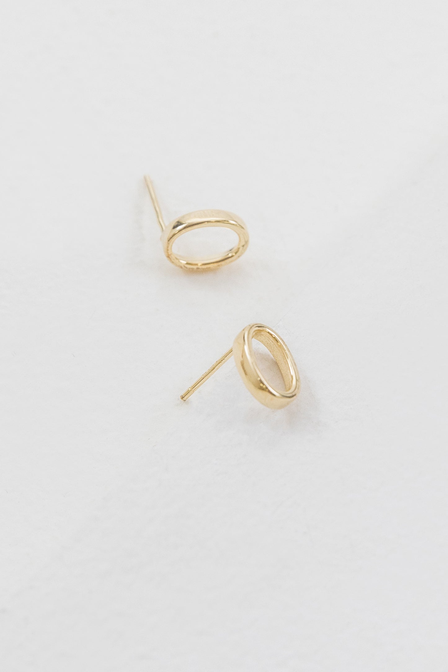 Oval Outline Earrings (14K)