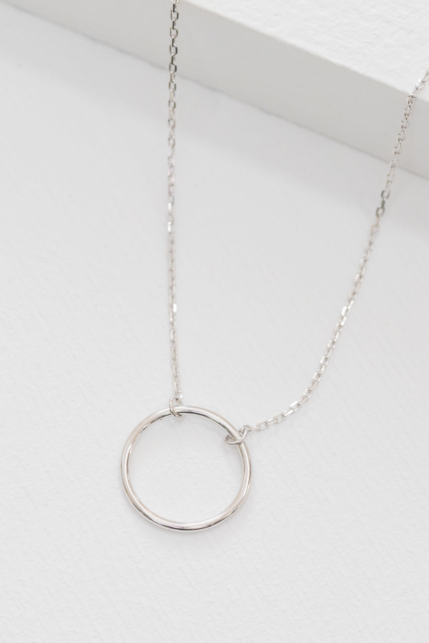 Maddox Circle Charm Necklace | Polished Silver (sterl.)
