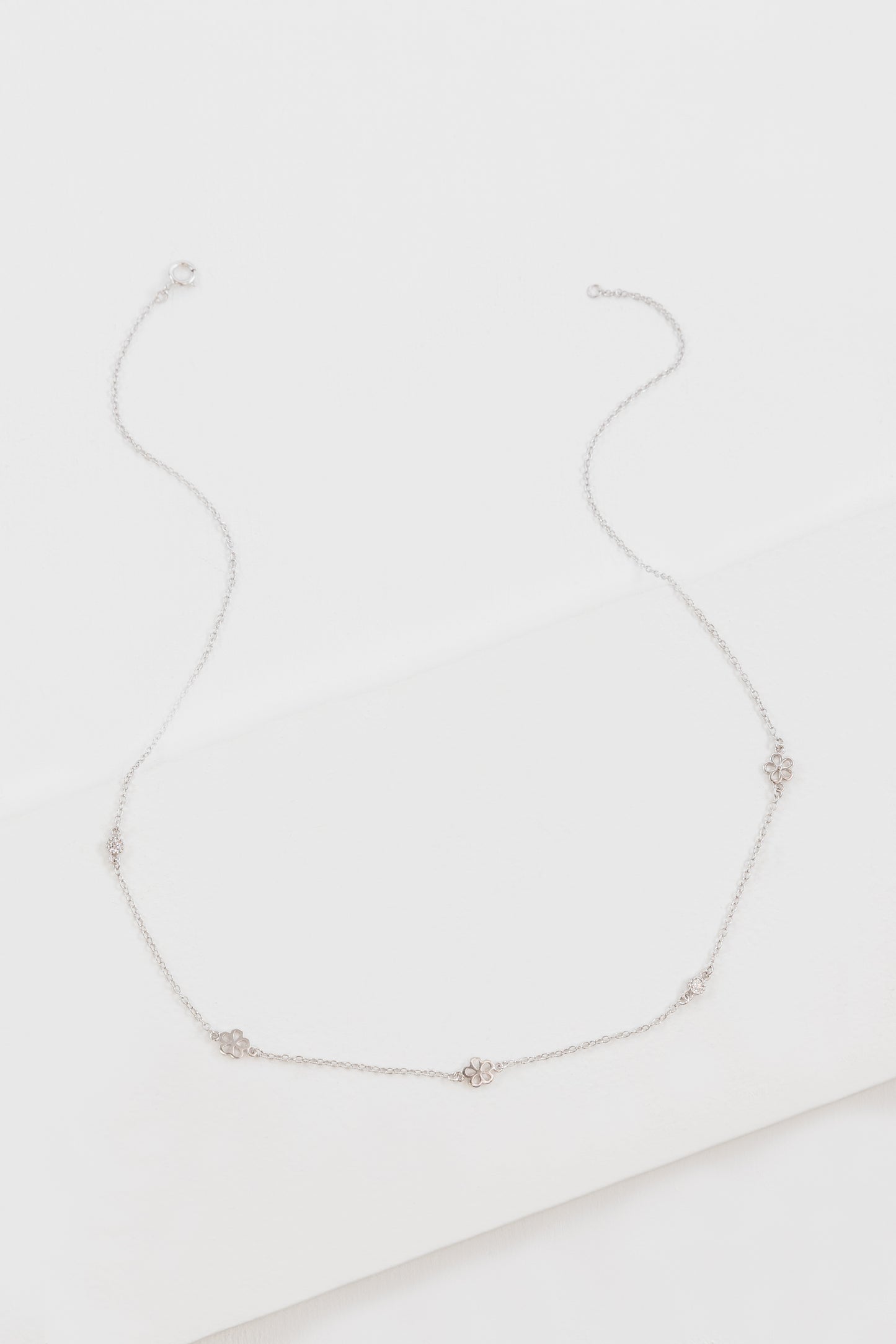 Daisy Strand Necklace (Sterling Silver)