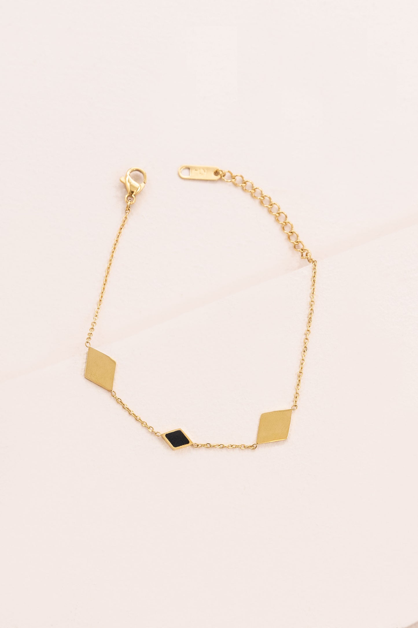 Looking Sharp Diamond Bracelet (18K)