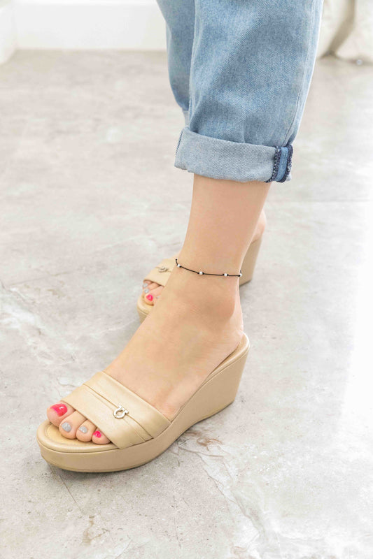 Clutch My Pearls Anklet