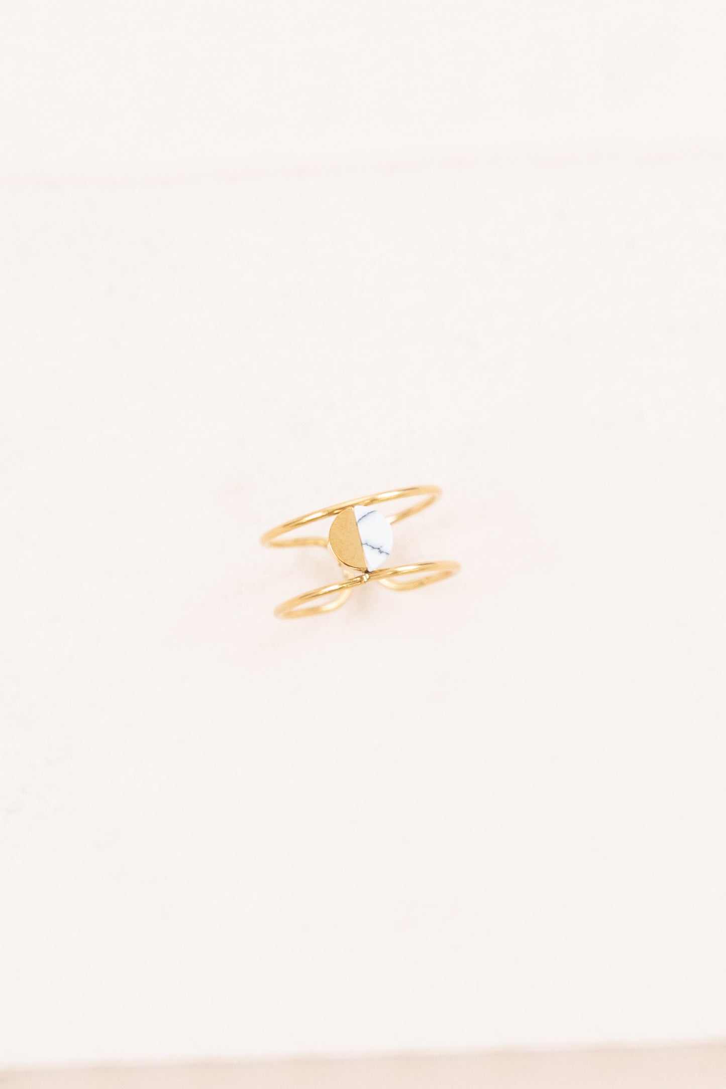 Halfmoon Stone Ring | White (14K)