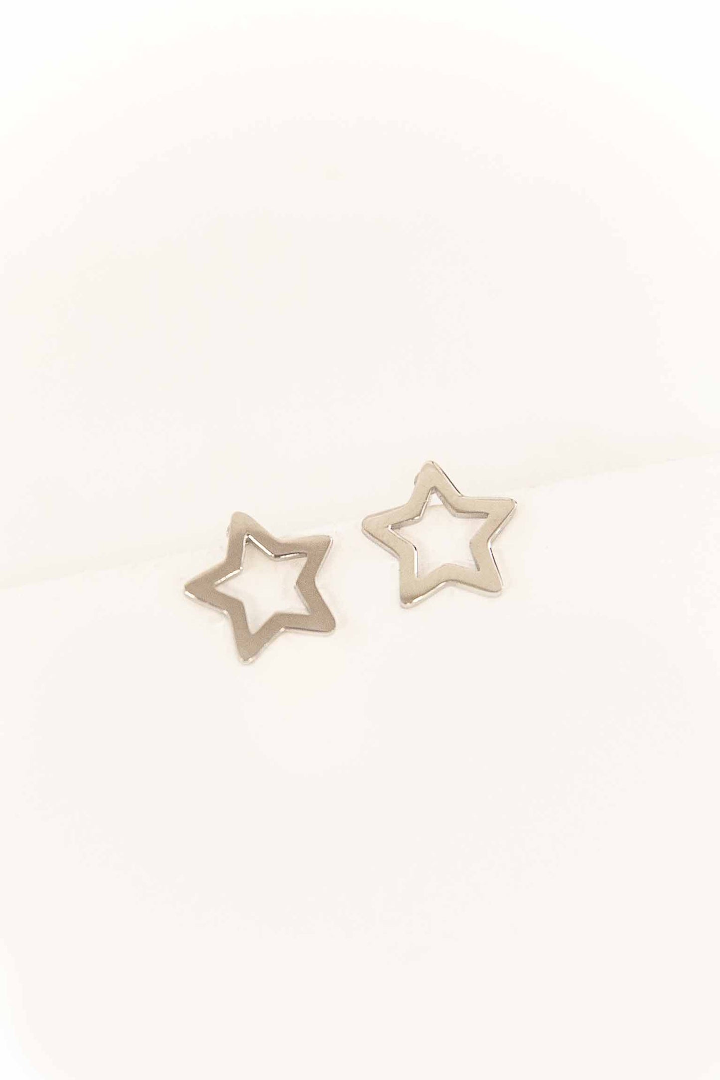 Star Outline Stud Earrings | Silver