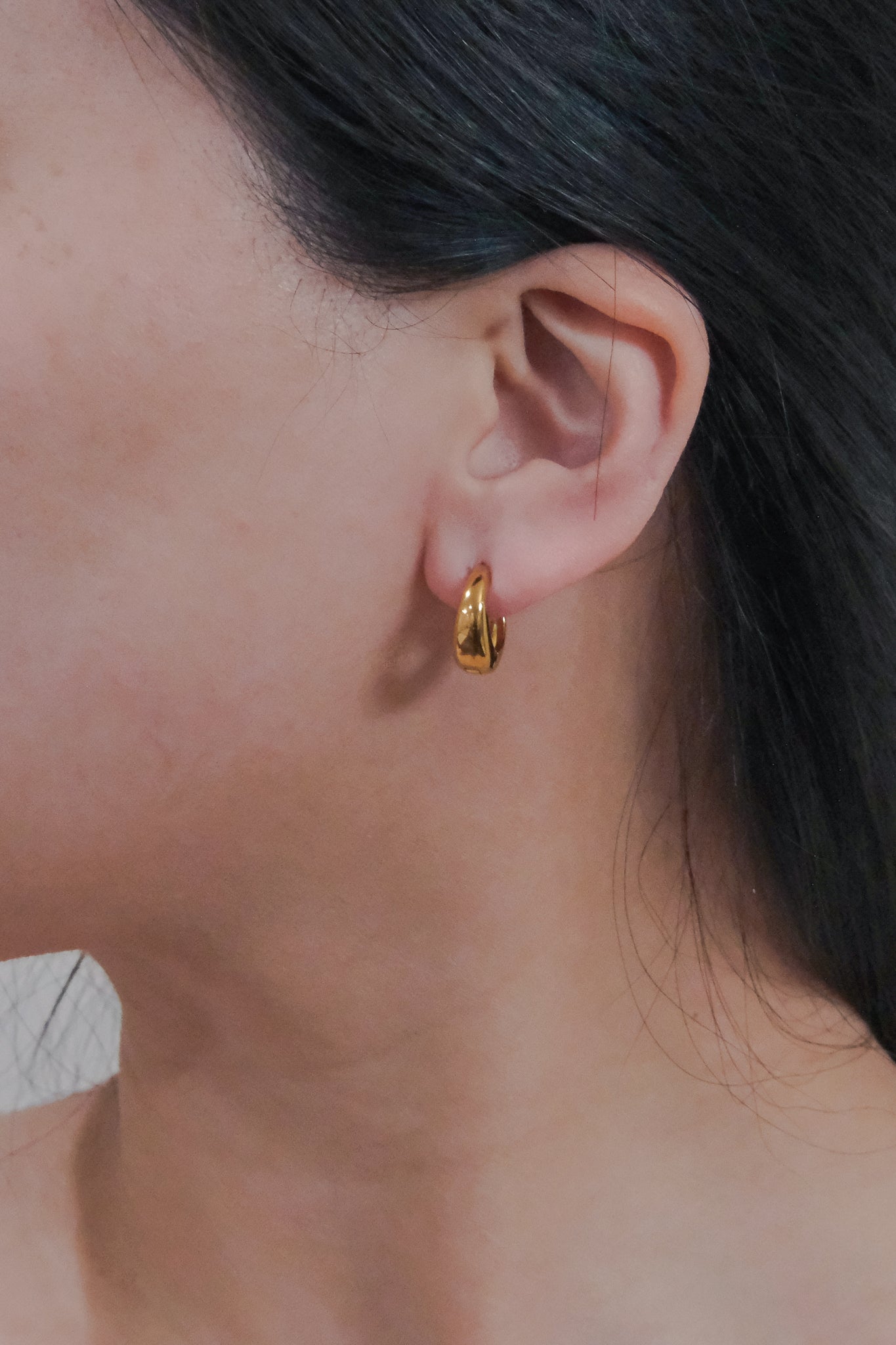 Minimal 17mm Hoop Earrings | Gold