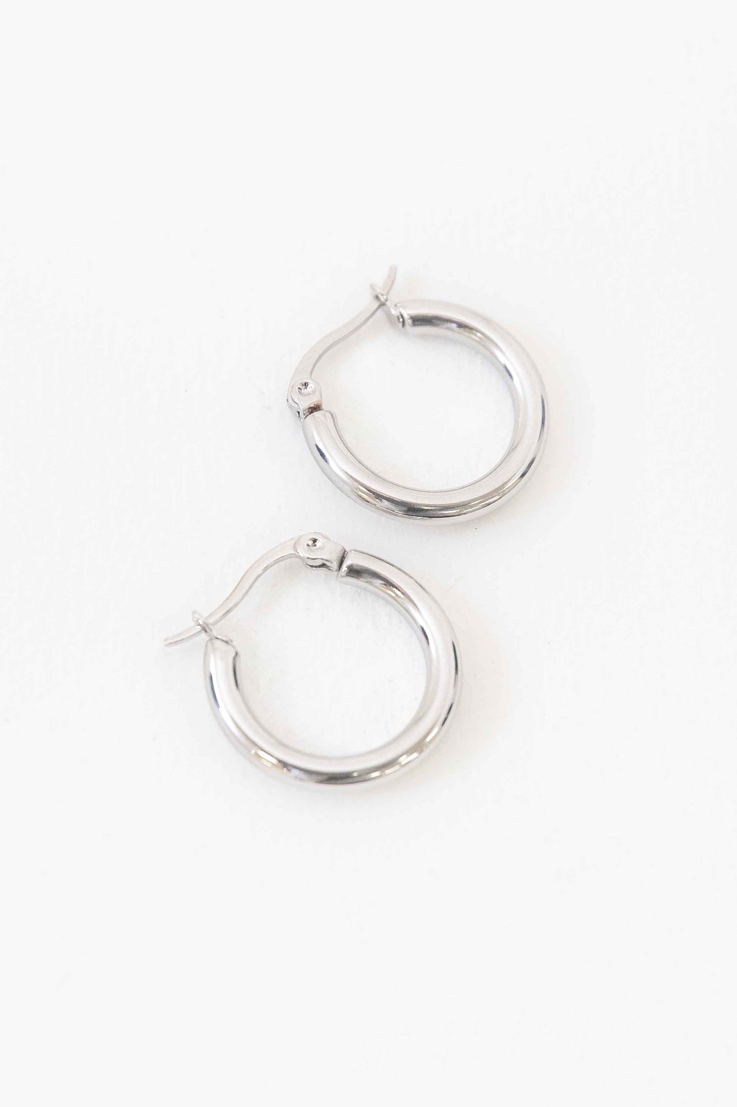 Classic Medium Hoop Earrings | Silver