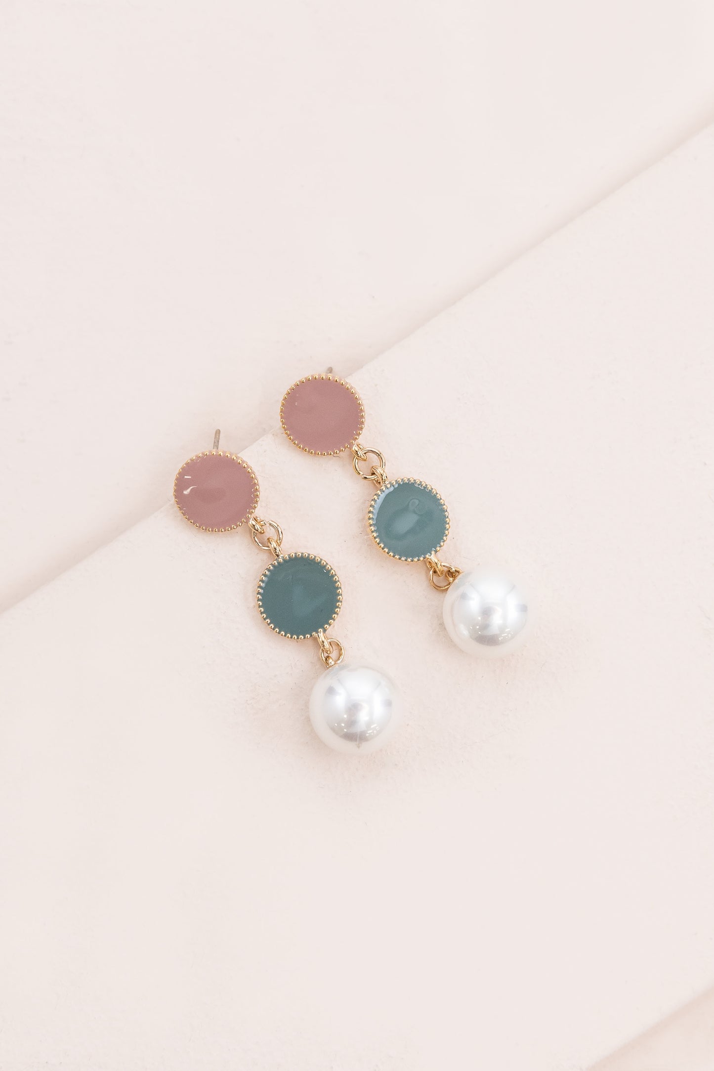 Round Moments of Pearl Earrings