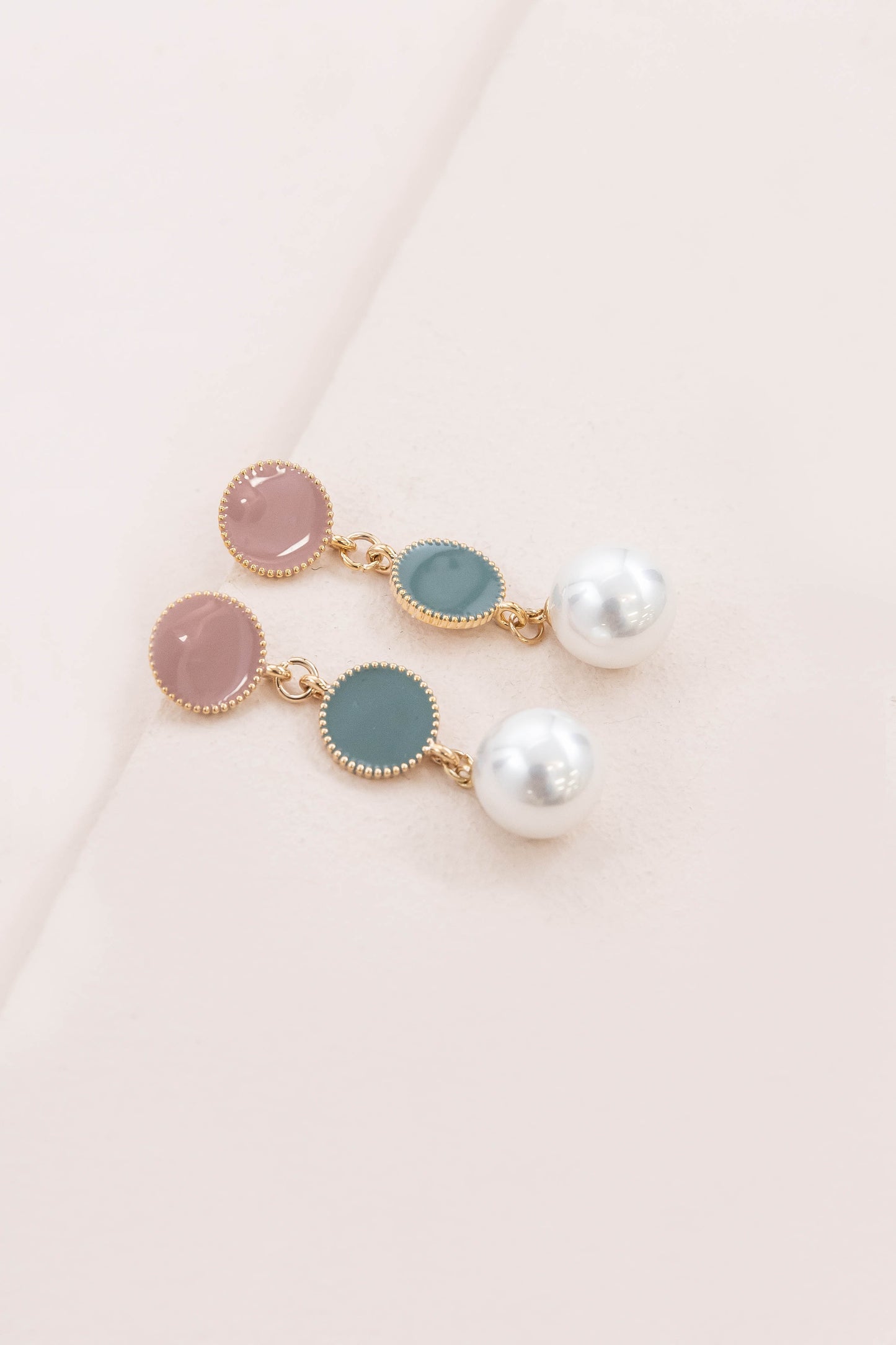Round Moments of Pearl Earrings