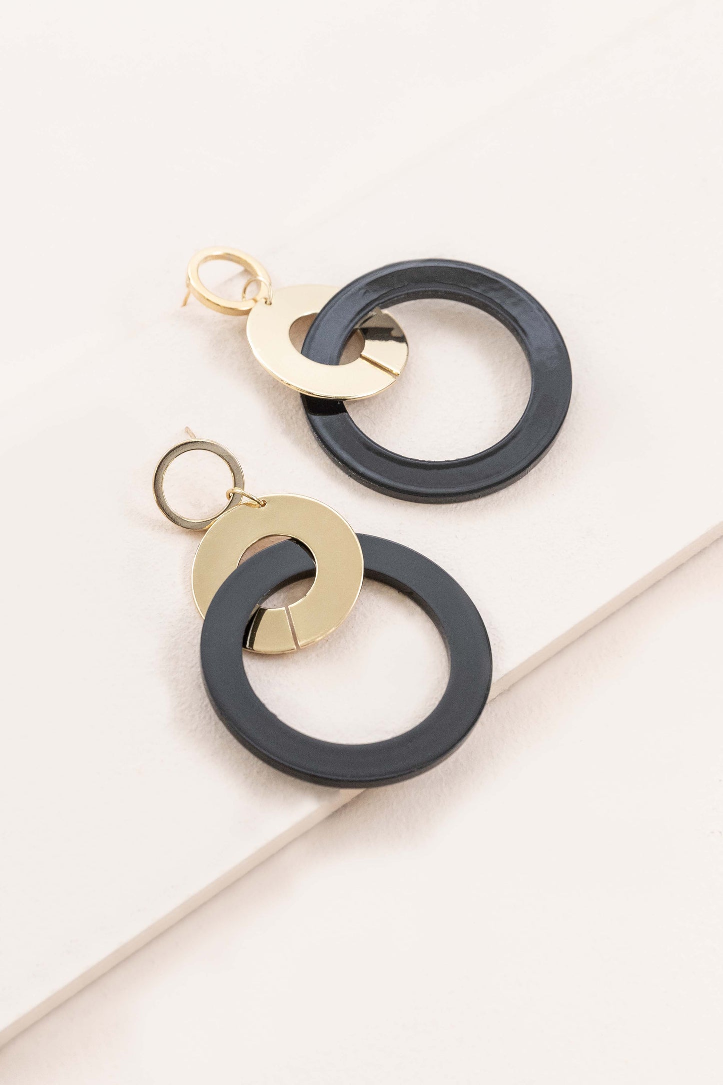 Color Pop Circle Earrings | Black