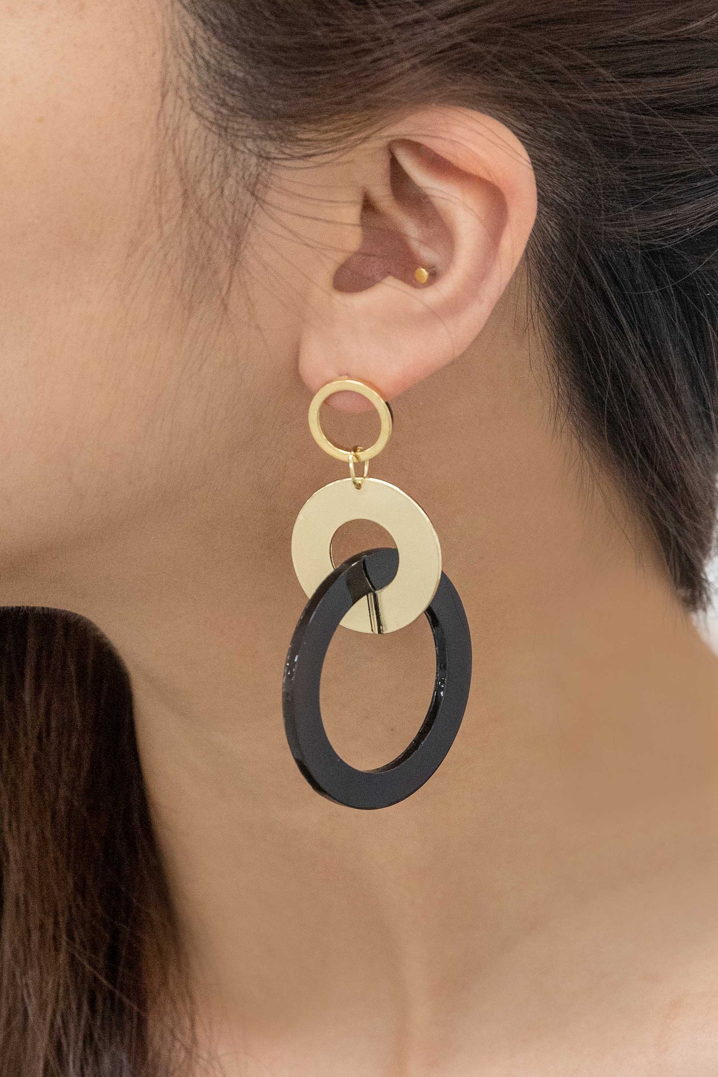 Color Pop Circle Earrings | Black