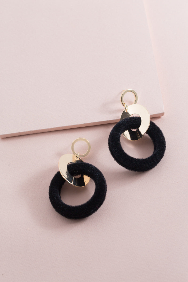 Come On Over Earrings | Black