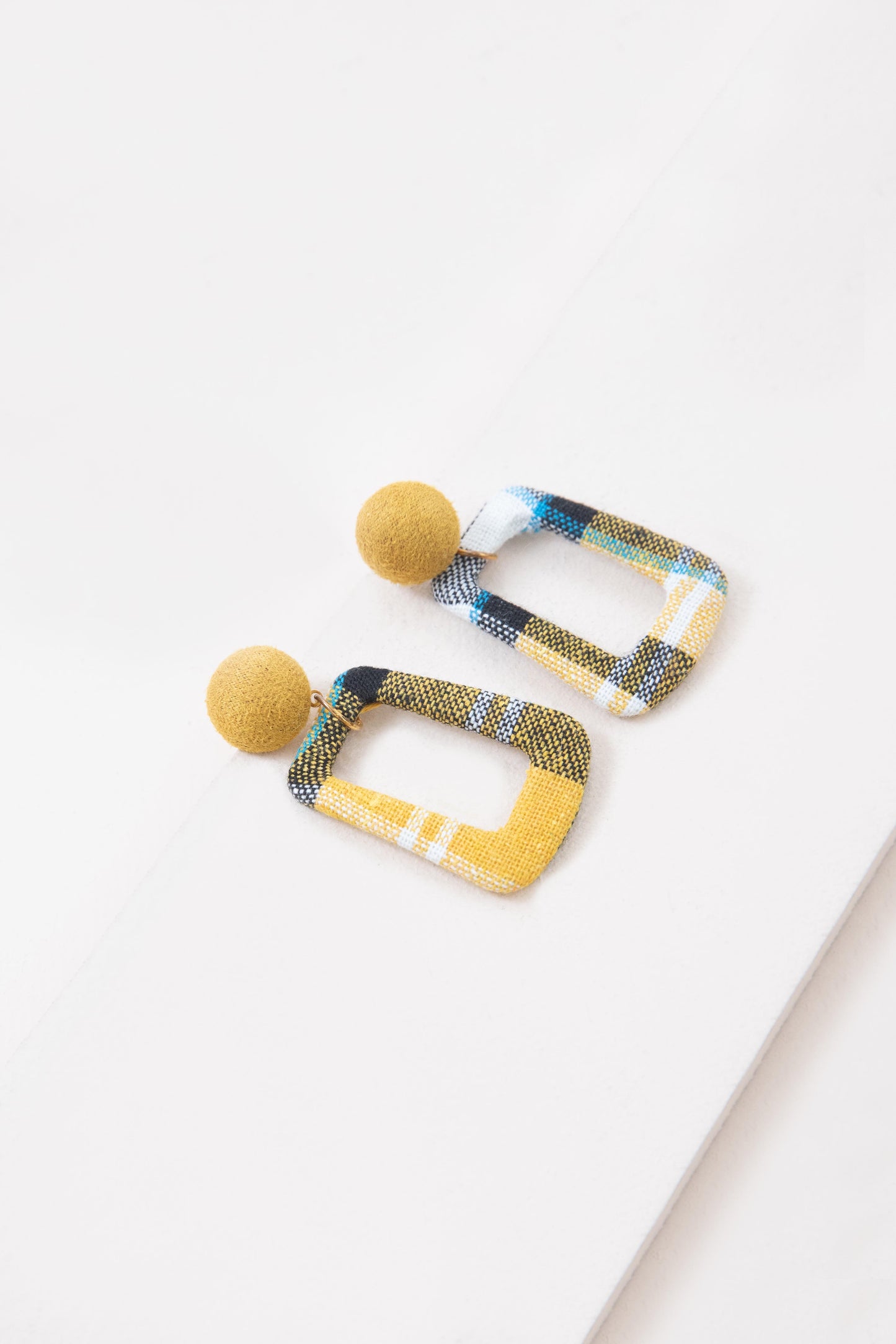 Get a Clue Plaid Earrings | Yellow