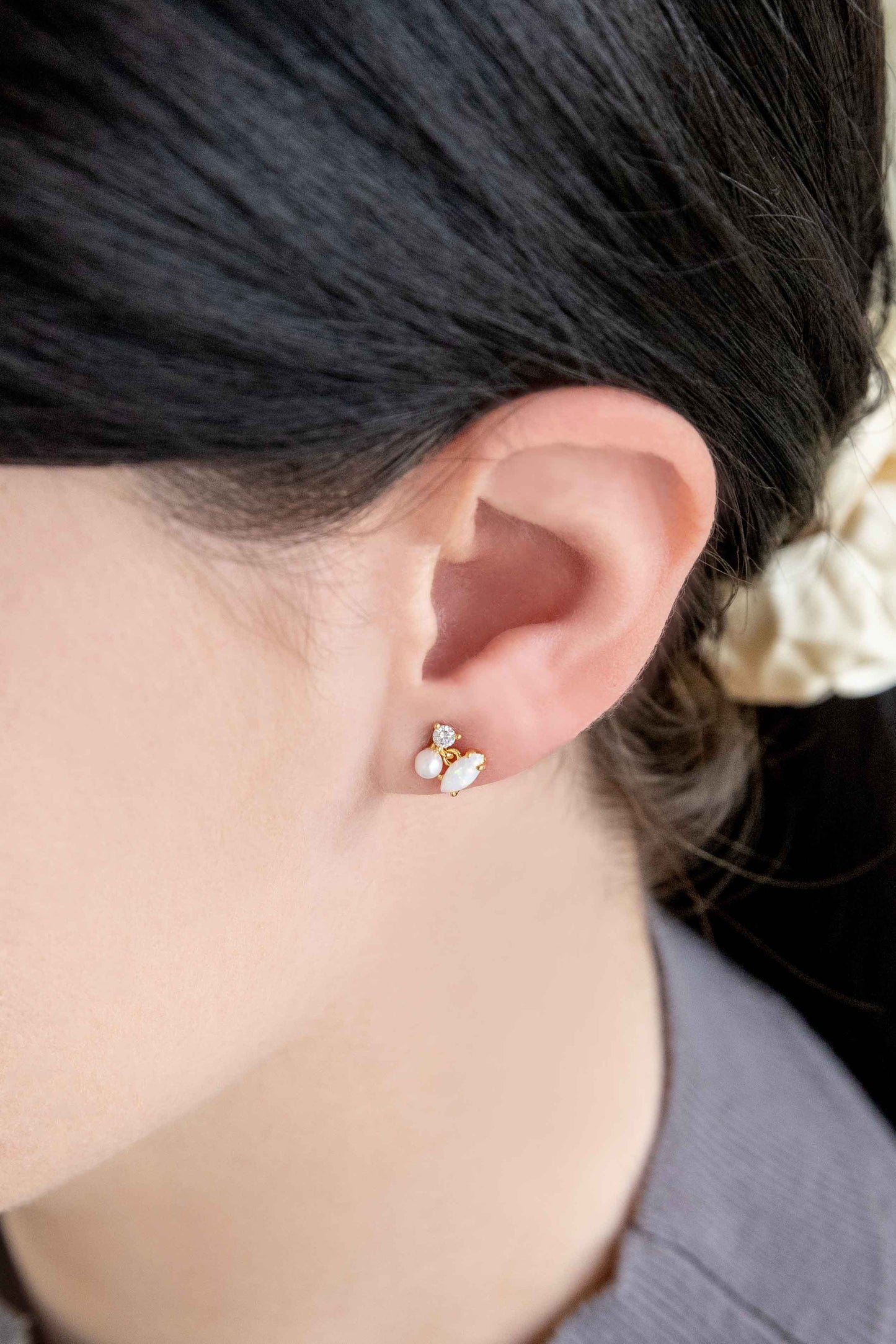 Pixum Tri Stone Earrings | White