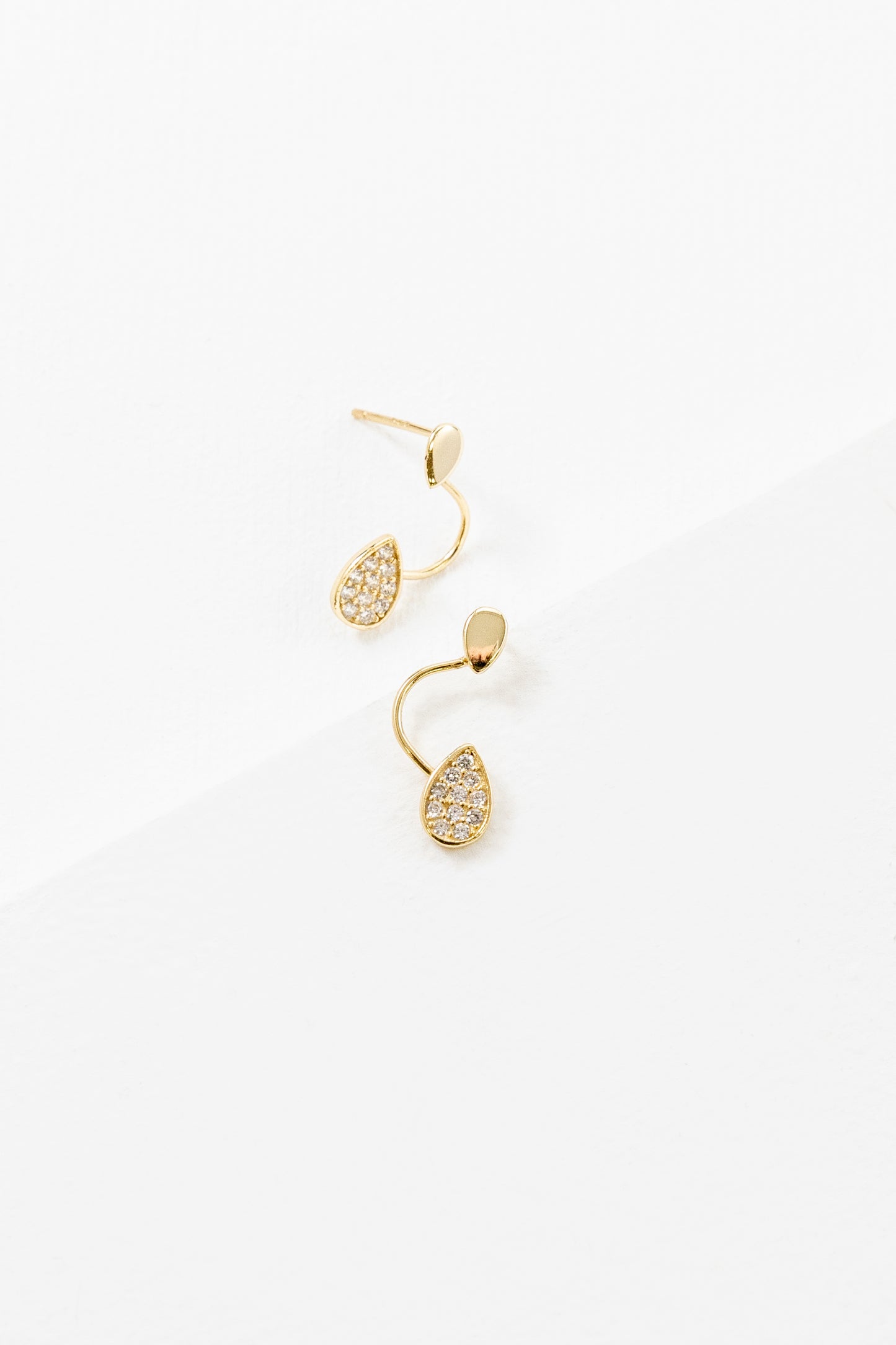 Curved Droplet Earrings (14K Gold)
