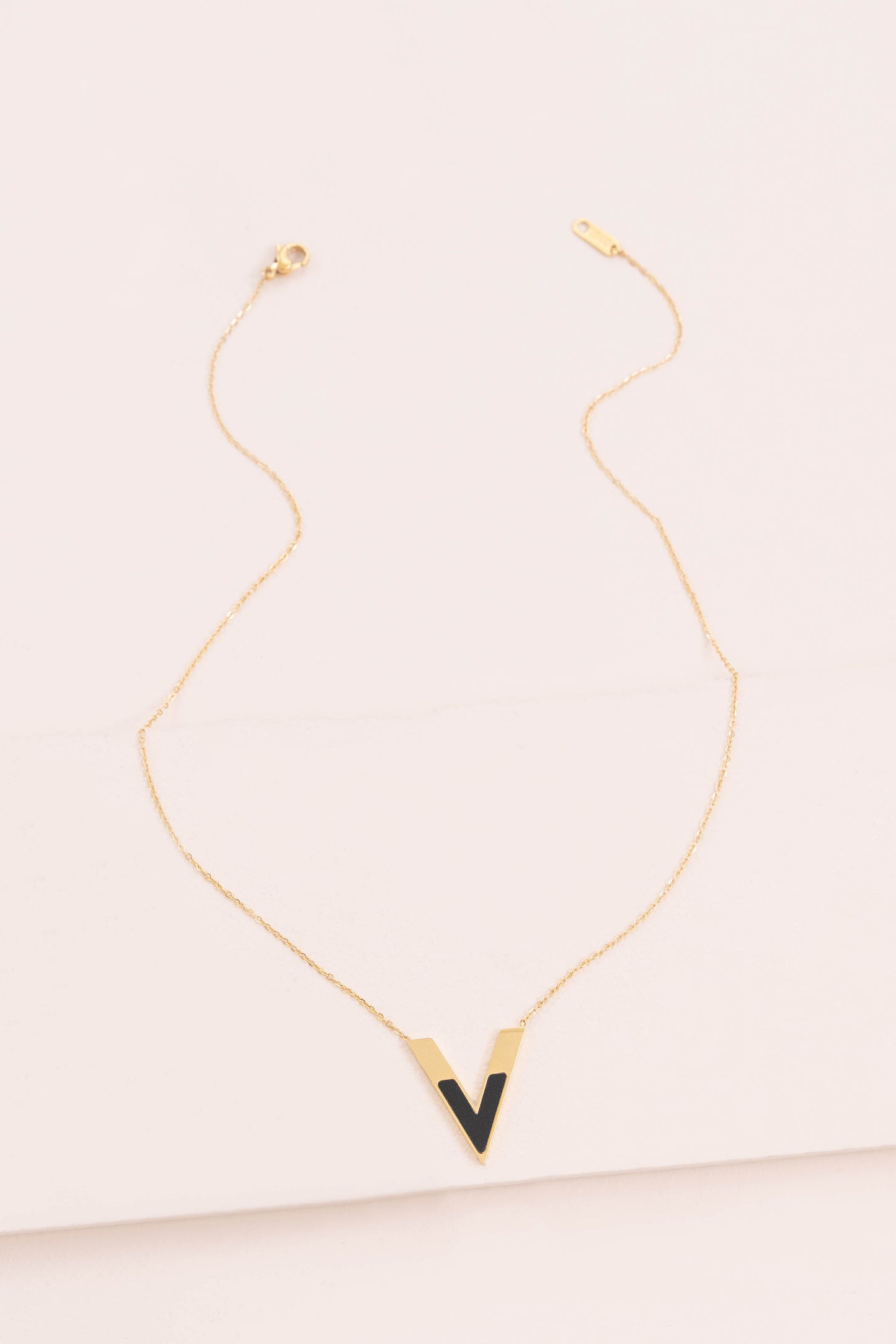 V Point Necklace (14K)