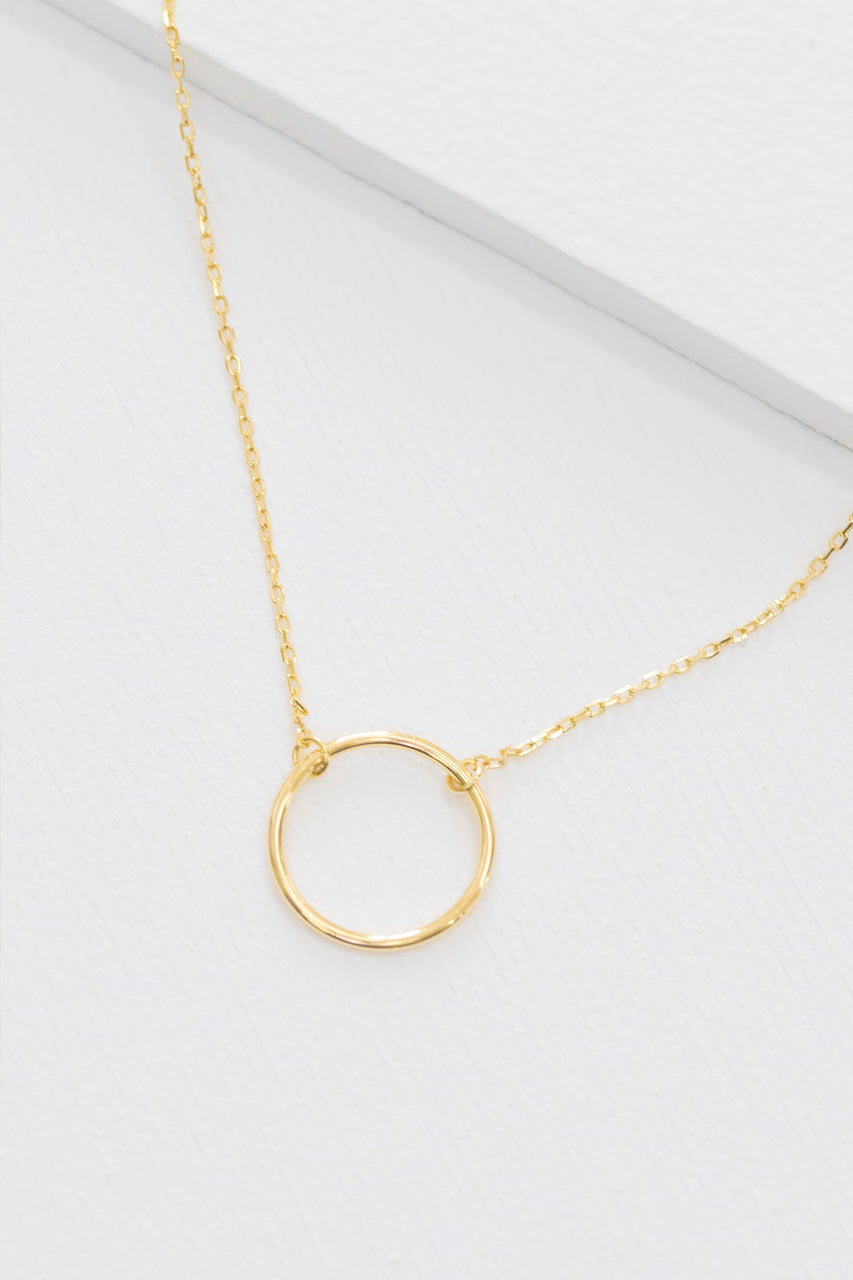 Maddox Circle Charm Necklace | Polished Gold (14K)