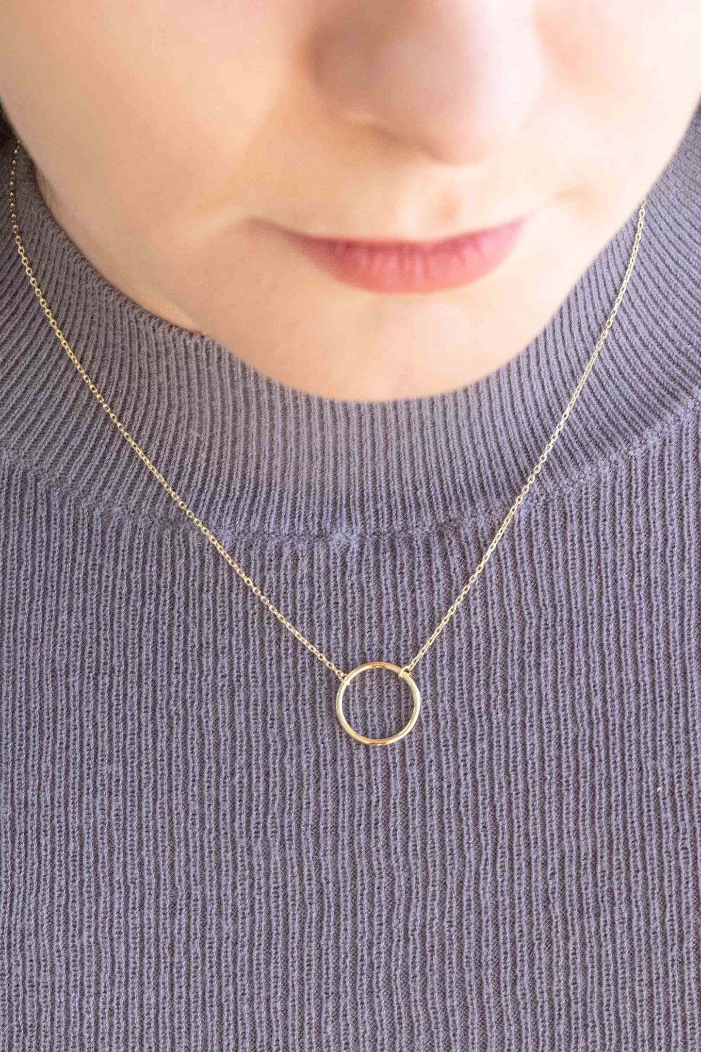 Maddox Circle Charm Necklace | Polished Gold (14K)