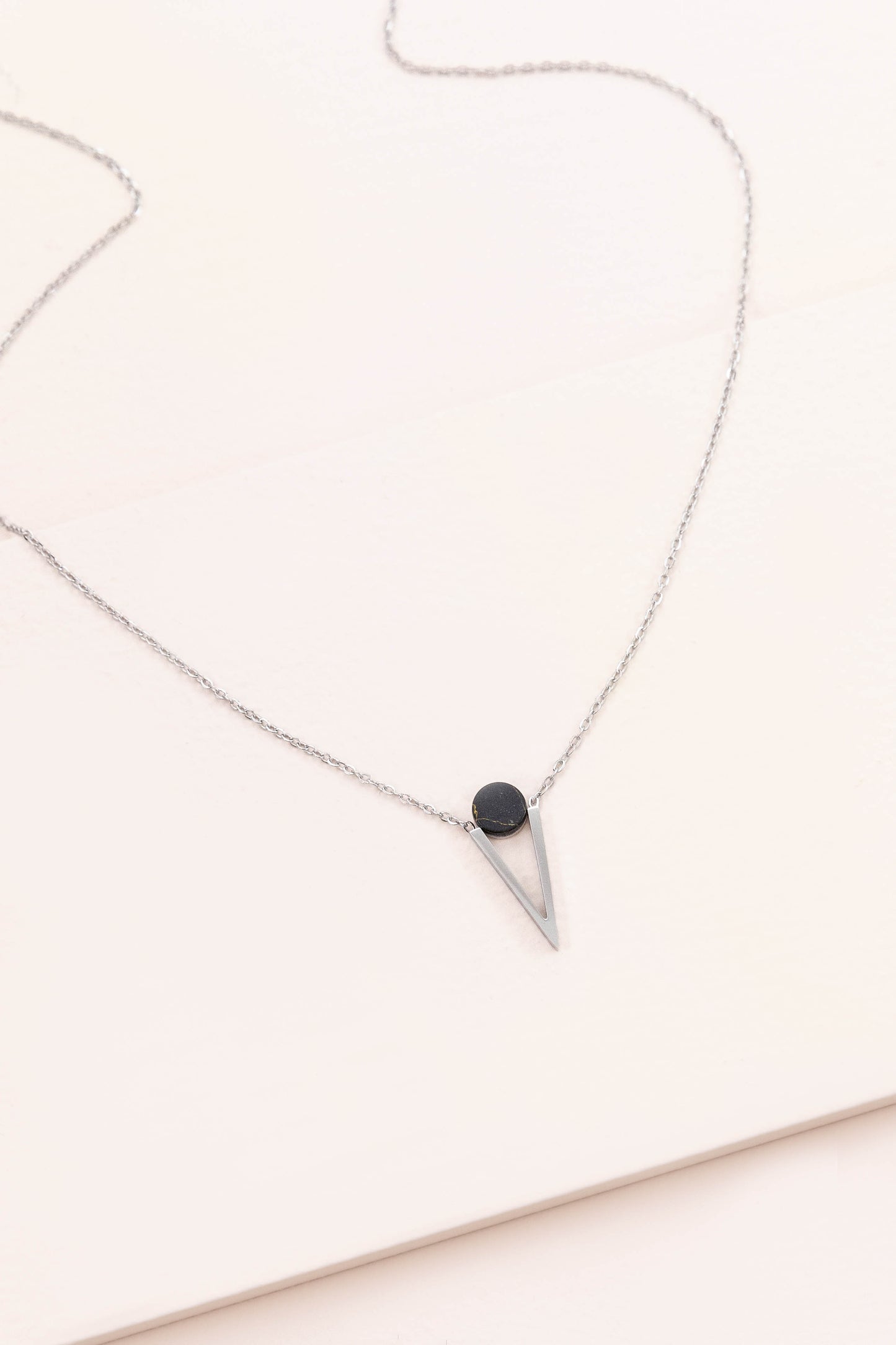 Tensly Point Stone Necklace | Silver