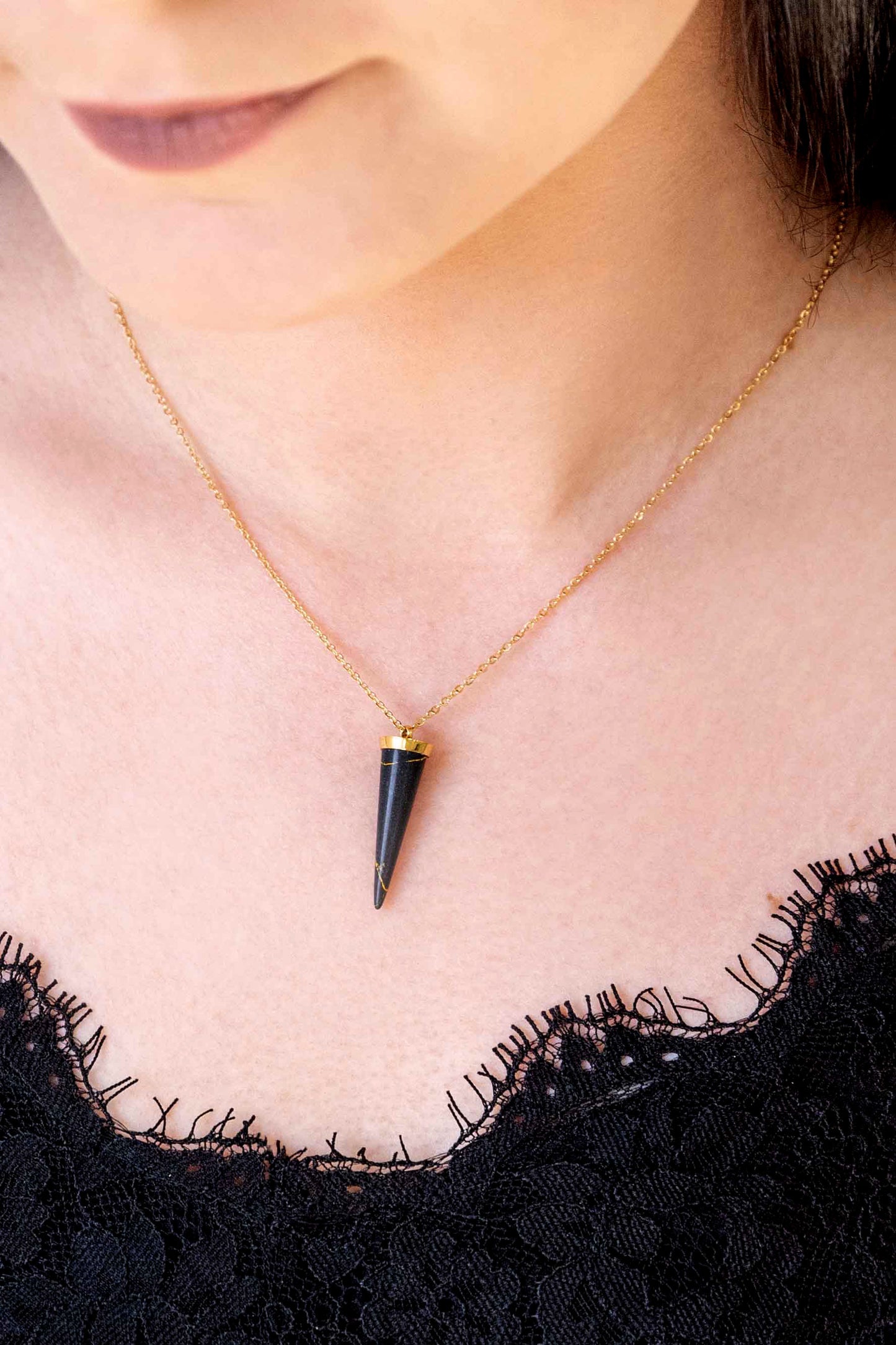 Spike Out Stone Necklace | Black Gold (14K)